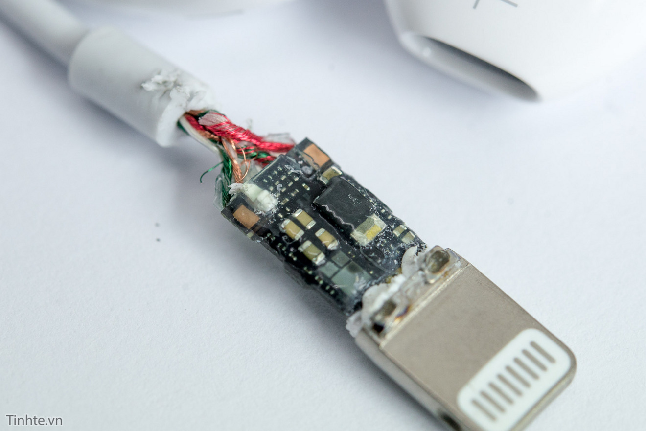 Teardown Finds Dac Chips In Apple U0026 39 S Lightning Earpods