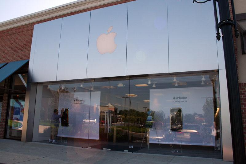 Full Glass Windows Of A Closed Apple Store Stock Photo - Download