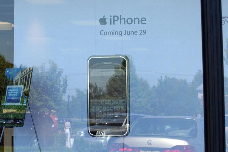 Apple Store iPhone display