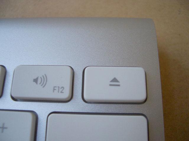 mac wireless keyboard not working flashing green light