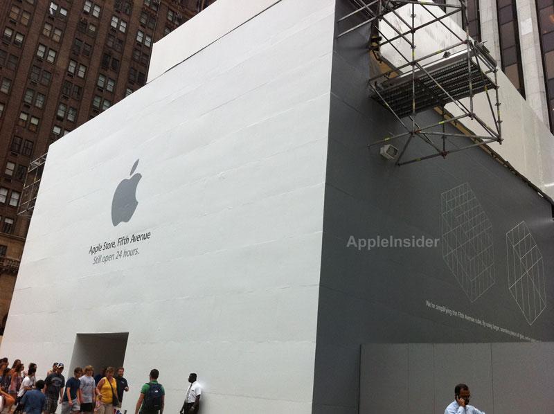 Apple Simplifying Fifth Ave Glass Cube With Larger Seamless