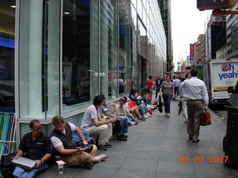 iPhone line in NYC