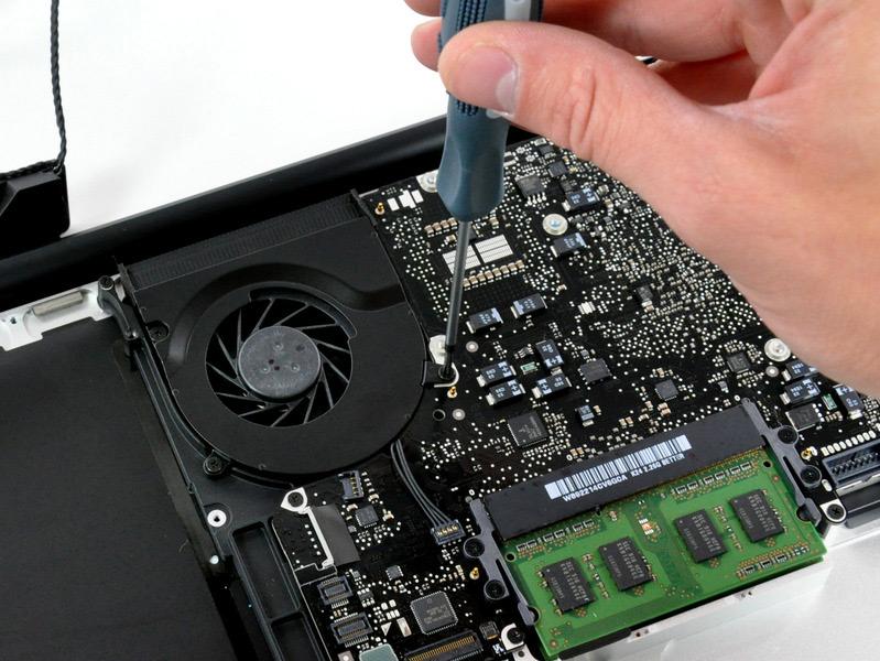 13-inch MacBook Pro teardown reveals "unimaginative" SD Card slot